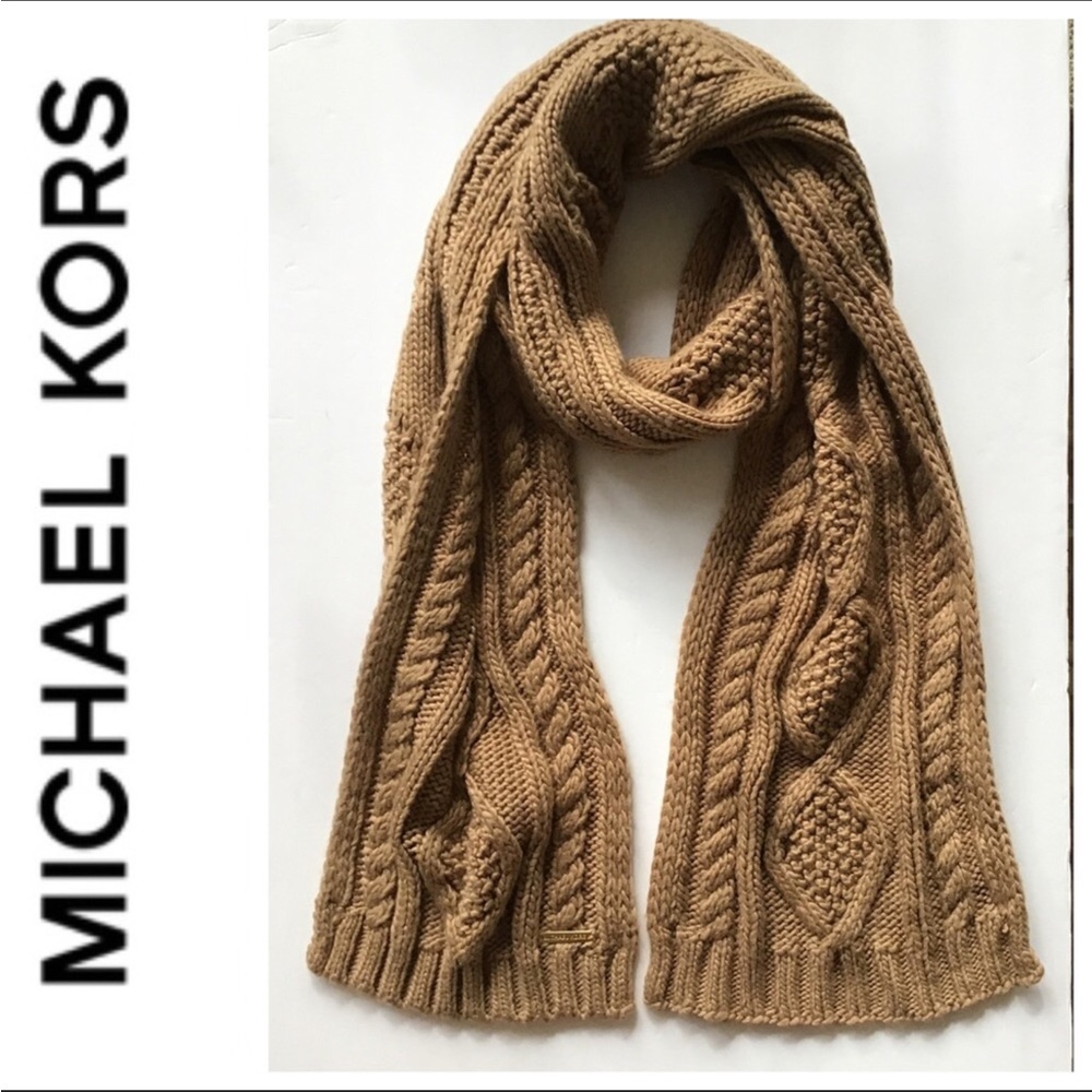 MICHAEL KORS TAN COLORED CHUNKY KNIT SCARF